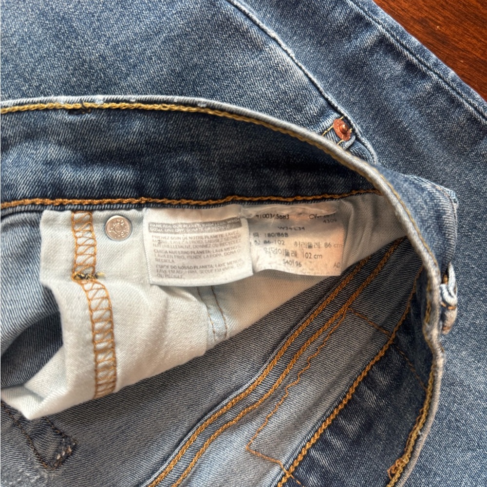 Classic Blue Denim Jeans: Men’s Levi’s 34 x 34 - Picture 3 of 8